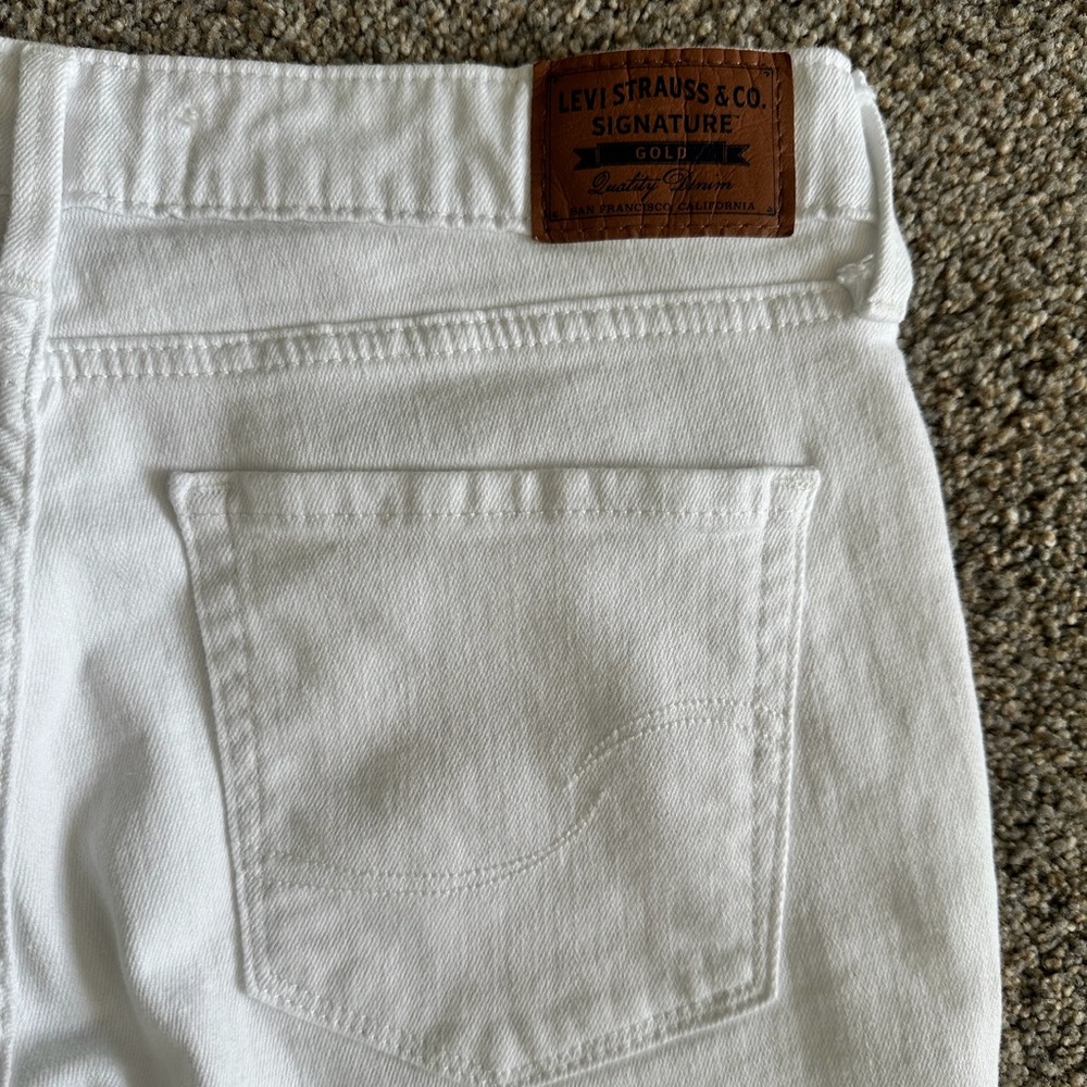 Levi’s Capris - Picture 3 of 5